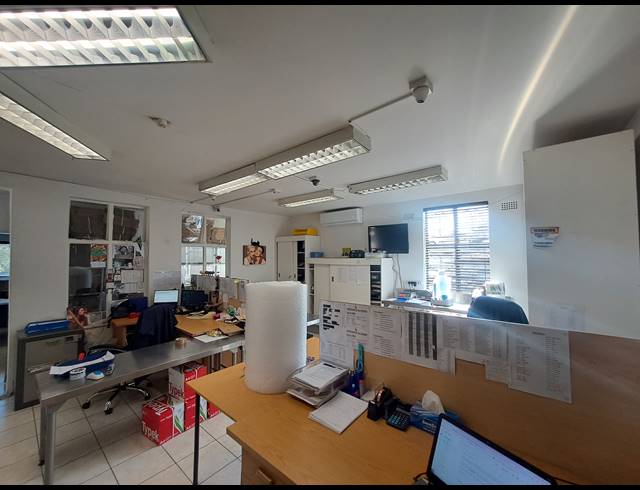 750M² OFFICE FOR SALE IN BRAMLEY